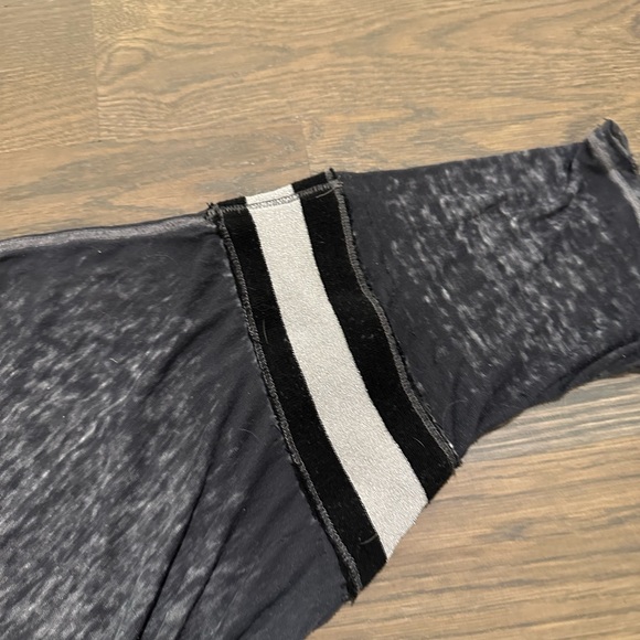 Grey sheer free people varsity tshirt w sparkle detail on sleeves sz L - Picture 4 of 5